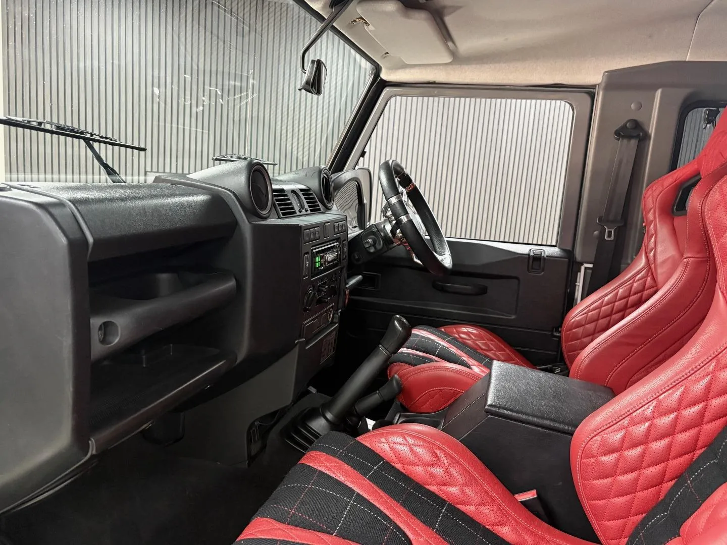 2013 Land Rover Defender 90 TD Multi-purpose LE, photo 10 of 13