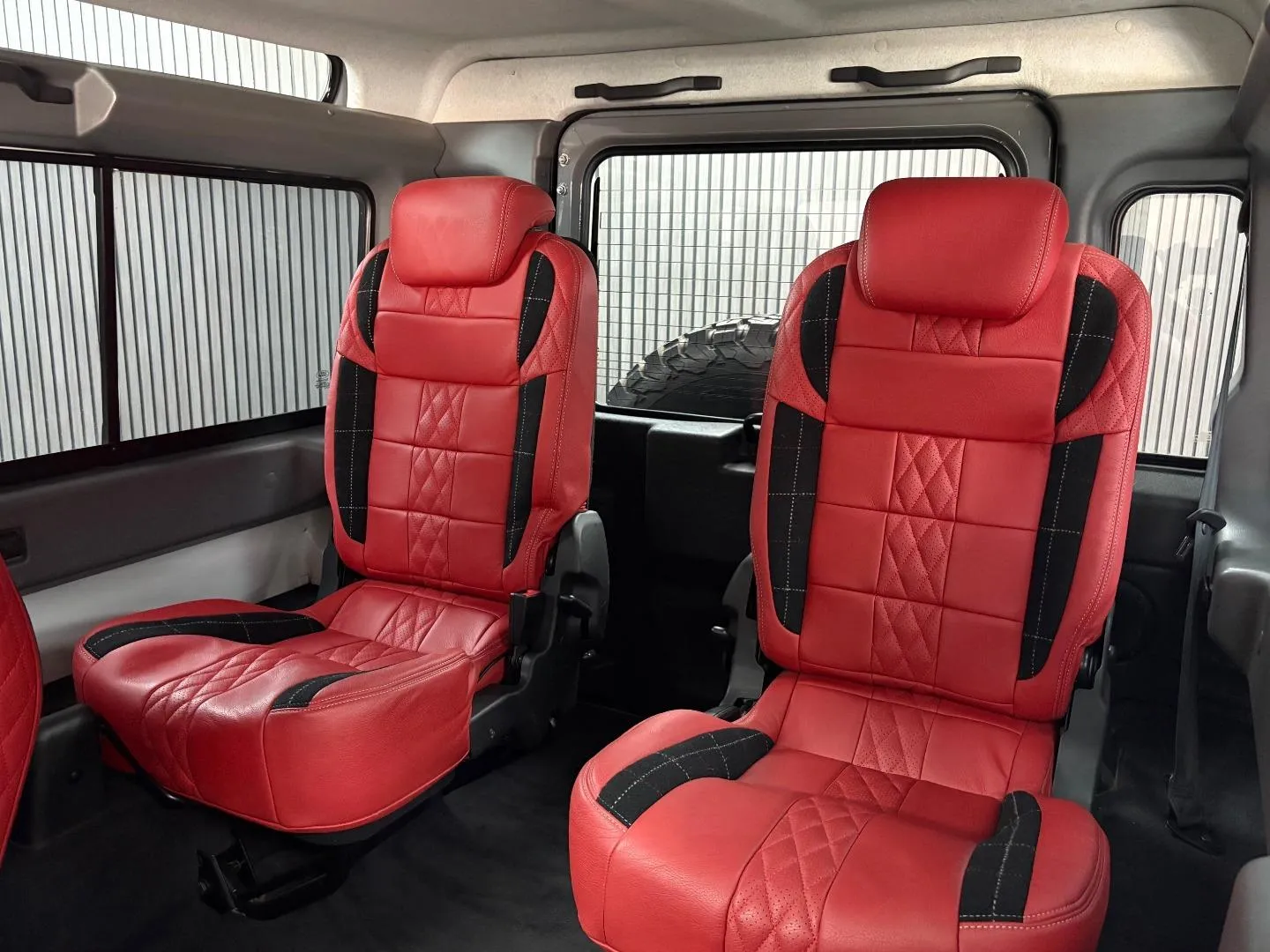 2013 Land Rover Defender 90 TD Multi-purpose LE, photo 11 of 13