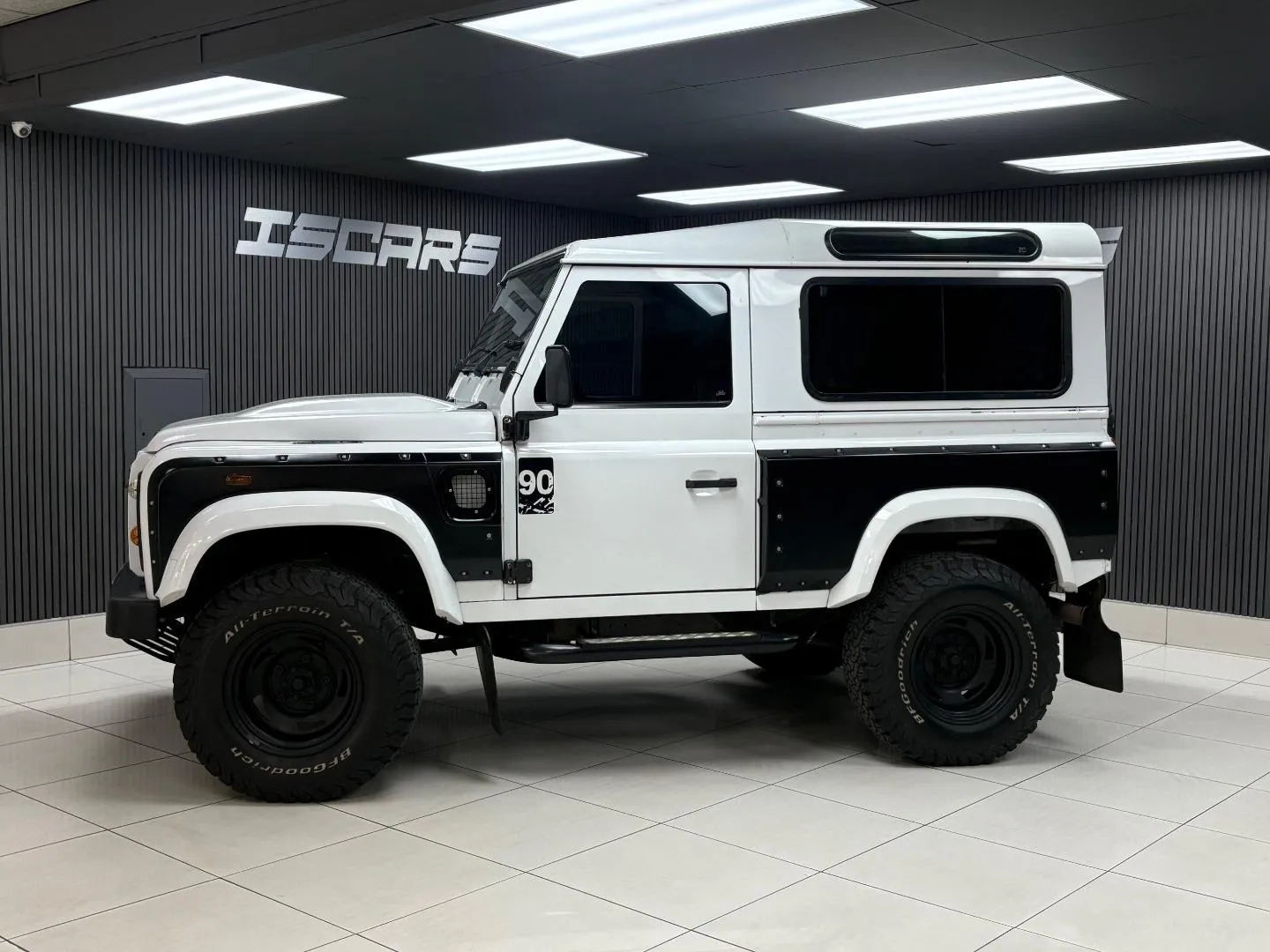 2013 Land Rover Defender 90 TD Multi-purpose LE, photo 4 of 13