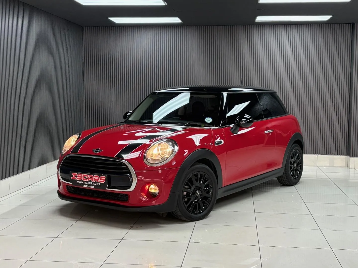 2017 MINI Hatch Cooper, photo 1 of 8