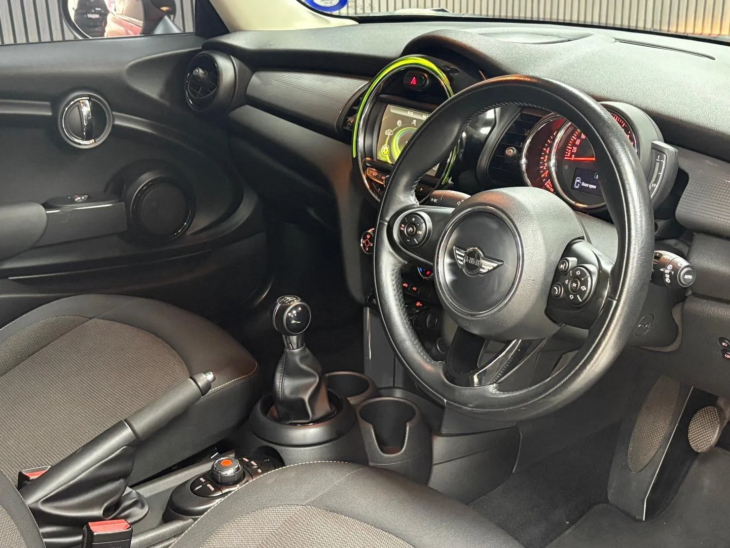 2017 MINI Hatch Cooper, photo 7 of 8