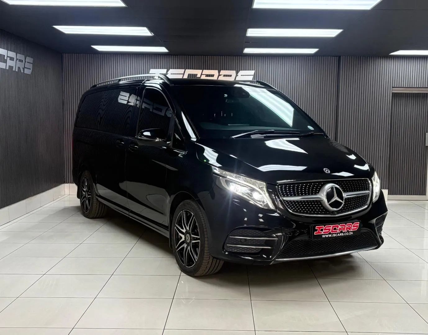 2023 Mercedes-Benz V-Class V300d Exclusive AMG Line, photo 3 of 10